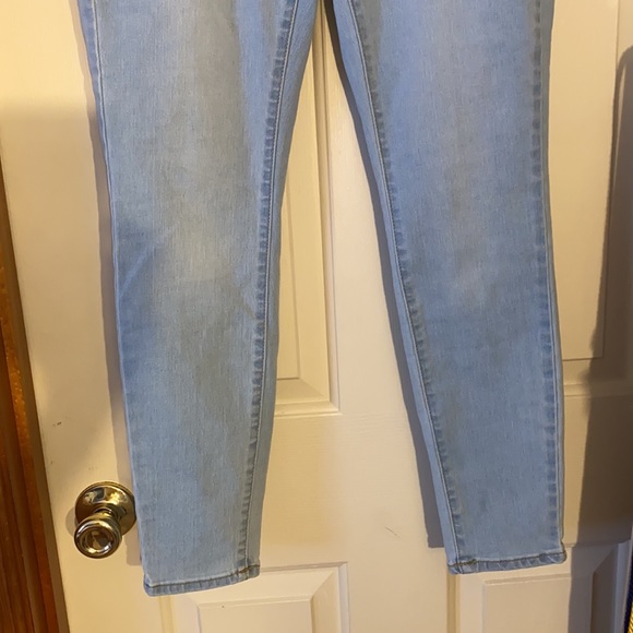 NWOT Light Wash Jeans - Picture 3 of 6